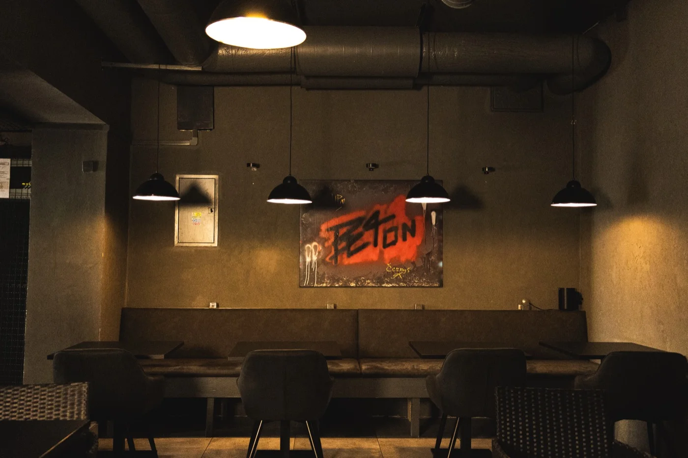 Koktejly v beton lounge & bar